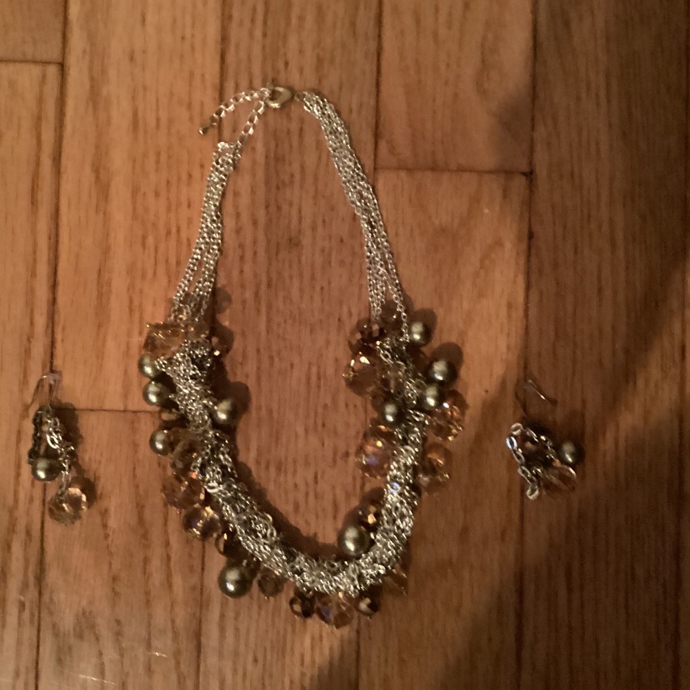 Necklace earring set